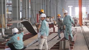 Doanh nghiệp "thoi thóp" vì COVID-19 chờ "trợ lực" từ chính sách 