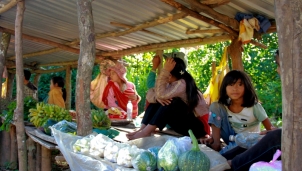 Độc đáo chợ sản vật bán đồng giá 10 nghìn của người Xơ Đăng