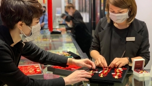 Dự báo giá vàng ngày 14/5: Bật tăng trở lại sau khi mất giá ngay phiên đầu tuần