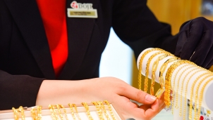Dự báo giá vàng SJC trong nước ngày 30/9: Tiếp đà tăng mạnh nhờ trợ lực từ đồng USD Dự báo giá vàng SJC trong nước ngày 30/9: Tiếp đà tăng mạnh nhờ trợ lực từ đồng USD