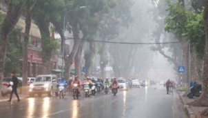 Dự báo thời tiết Hà Nội ngày mai 30/8: Bão Podul đổ bộ gây mưa rào và gió giật mạnh Dự báo thời tiết Hà Nội ngày mai 30/8: Bão Podul đổ bộ gây mưa rào và gió giật mạnh