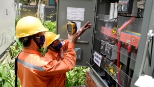 EVN cảnh báo về sự cố điện khi hệ thống vận hành quá tải do nắng nóng cực đoan EVN cảnh báo về sự cố điện khi hệ thống vận hành quá tải do nắng nóng cực đoan