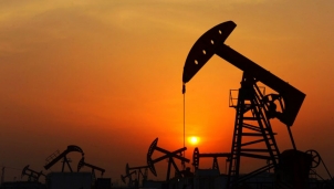 Giá dầu tiếp tục quay đầu giảm mạnh dù có sự đồng thuận trong cắt giảm sản lượng
