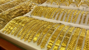 Giá vàng hôm nay 16/7: "Neo" ở đỉnh của 9 năm dù có điều chỉnh trái chiều Giá vàng hôm nay 16/7: "Neo" ở đỉnh của 9 năm dù có điều chỉnh trái chiều