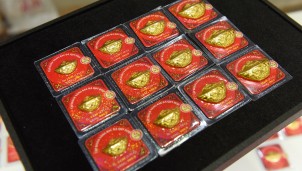 Giá vàng hôm nay 26/5: Điều chỉnh giảm mạnh 200 nghìn đồng mỗi lượng