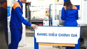 Giá xăng A95 giảm lần thứ 2 với giá trị 514 đồng mỗi lít Giá xăng A95 giảm lần thứ 2 với giá trị 514 đồng mỗi lít