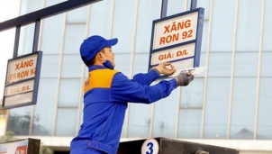 Giá xăng RON95 điều chỉnh tăng gần 1 nghìn đồng mỗi lít từ 15h chiều nay Giá xăng RON95 điều chỉnh tăng gần 1 nghìn đồng mỗi lít từ 15h chiều nay