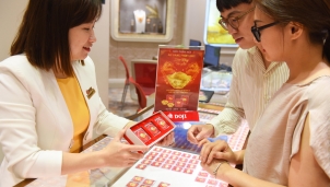 Giới đầu tư vẫn còn thận trọng trước ngưỡng lịch sử mới của giá vàng Giới đầu tư vẫn còn thận trọng trước ngưỡng lịch sử mới của giá vàng