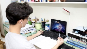 Hà Nội: Học sinh lớp 12 được yêu cầu không ra khỏi thành phố Hà Nội: Học sinh lớp 12 được yêu cầu không ra khỏi thành phố