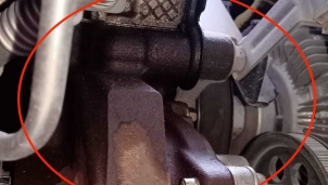 Hàng loạt mẫu xe Ford tại Việt Nam bị "tố" lỗi rò rỉ dầu Hàng loạt mẫu xe Ford tại Việt Nam bị "tố" lỗi rò rỉ dầu