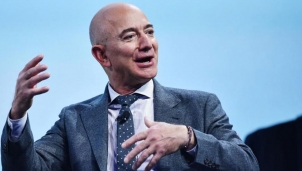 Jeff Bezos: COVID-19 thúc đẩy thương mại điện tử trên mọi phương diện không riêng gì Amazon Jeff Bezos: COVID-19 thúc đẩy thương mại điện tử trên mọi phương diện không riêng gì Amazon