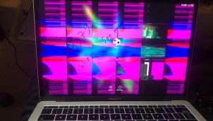 Macbook chạy chip M1 tự nhiên vỡ màn hình Macbook chạy chip M1 tự nhiên vỡ màn hình