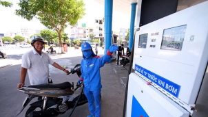 Mở cửa thị trường bán lẻ xăng dầu nhưng Nhà nước vẫn nắm quyền chi phối