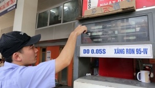 Mỗi chu kì điều chỉnh giá xăng dầu sẽ chỉ còn 10 ngày Mỗi chu kì điều chỉnh giá xăng dầu sẽ chỉ còn 10 ngày