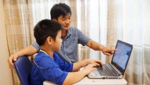 Năm học 2021 - 2022: Dạy và học trực tuyến gây áp lực cho cả học sinh lẫn phụ huynh Năm học 2021 - 2022: Dạy và học trực tuyến gây áp lực cho cả học sinh lẫn phụ huynh