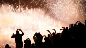 Năm mới 2020 bắt đầu một năm mới và một thập kỷ mới với nhiều kỳ vọng của loài người Năm mới 2020 bắt đầu một năm mới và một thập kỷ mới với nhiều kỳ vọng của loài người