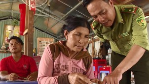 Ngày Nhà giáo Việt Nam về với những người thầy mang con chữ đến lòng hồ Trị An Ngày Nhà giáo Việt Nam về với những người thầy mang con chữ đến lòng hồ Trị An