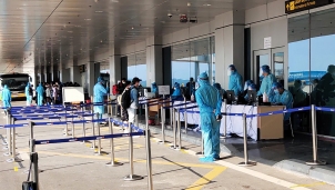 Người nhập cảnh tiêm đủ 2 mũi vắc-xin sẽ chỉ phải cách ly tập trung trong 7 ngày Người nhập cảnh tiêm đủ 2 mũi vắc-xin sẽ chỉ phải cách ly tập trung trong 7 ngày