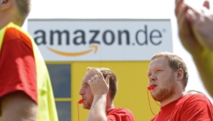 Nhân viên Amazon Đức đình công đòi tăng lương đúng dịp Black Friday