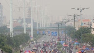 Ô nhiễm bụi mịn ở Hà Nội tuy đã giảm nhưng vẫn không an toàn khi ra đường Ô nhiễm bụi mịn ở Hà Nội tuy đã giảm nhưng vẫn không an toàn khi ra đường