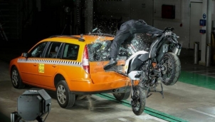 Ra mắt thiết bị báo tin khẩn cấp cho người nhà nạn nhân ngã xe máy Ra mắt thiết bị báo tin khẩn cấp cho người nhà nạn nhân ngã xe máy