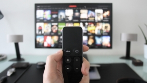 Rạp chiếu phim thất thế trong cuộc đua với truyền hình OTT do virus corona Rạp chiếu phim thất thế trong cuộc đua với truyền hình OTT do virus corona