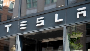 Tesla lại gây bất ngờ cho phép thanh toán bằng tiền bitcoin khi mua xe điện Tesla lại gây bất ngờ cho phép thanh toán bằng tiền bitcoin khi mua xe điện