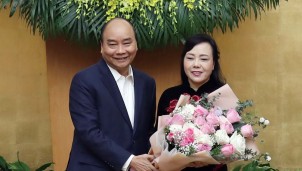 Thủ tướng tặng hoa chúc mừng tân Trưởng Ban Bảo vệ, Chăm sóc sức khoẻ cán bộ Trung ương Thủ tướng tặng hoa chúc mừng tân Trưởng Ban Bảo vệ, Chăm sóc sức khoẻ cán bộ Trung ương