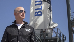 Tỉ phú Jeff Bezos sắp bán vé du lịch không gian Tỉ phú Jeff Bezos sắp bán vé du lịch không gian