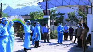 Tin mới nhất về dịch COVID-19 ở Việt Nam: Hà Giang dỡ lệnh phong toả Đồng Văn chỉ sau 1 ngày áp dụng Tin mới nhất về dịch COVID-19 ở Việt Nam: Hà Giang dỡ lệnh phong toả Đồng Văn chỉ sau 1 ngày áp dụng