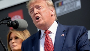 Tổng thống Trump nhận trách nhiệm về việc Huawei bị "bật bãi" khỏi Anh Tổng thống Trump nhận trách nhiệm về việc Huawei bị "bật bãi" khỏi Anh