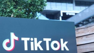 Trung Quốc dọa đáp trả nếu Mỹ không 'sửa sai' vụ cấm WeChat, TikTok Trung Quốc dọa đáp trả nếu Mỹ không 'sửa sai' vụ cấm WeChat, TikTok