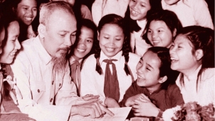 Từ “Sánh vai với các cường quốc, năm châu” đến “khát vọng Việt Nam hùng cường” Từ “Sánh vai với các cường quốc, năm châu” đến “khát vọng Việt Nam hùng cường”