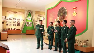 Bộ đội biên phòng Quảng Ninh thực hiện nhiệm vụ kép: Bảo vệ biên giới và tuyên truyền phổ biến pháp luật Bộ đội biên phòng Quảng Ninh thực hiện nhiệm vụ kép: Bảo vệ biên giới và tuyên truyền phổ biến pháp luật