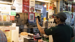 Hawker - 'Đặc sản' của du lịch Singapore được phục hồi nhờ công nghệ để vượt qua Covid - 19 Hawker - 'Đặc sản' của du lịch Singapore được phục hồi nhờ công nghệ để vượt qua Covid - 19