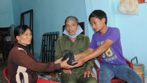 Chàng trai nghèo mua ve chai trả lại 180 triệu đồng và 1,3 lượng vàng