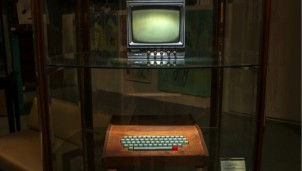 Chiếc máy tính Apple -1 đã 45 tuổi được bán đấu giá Chiếc máy tính Apple -1 đã 45 tuổi được bán đấu giá
