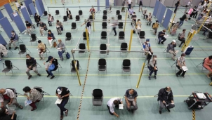 Chính phủ Nhật Bản sẽ mở rộng quy định pháp lý về tiêm ngừa Covid -19 Chính phủ Nhật Bản sẽ mở rộng quy định pháp lý về tiêm ngừa Covid -19