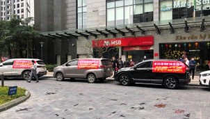 Cực chẳng đã cư dân TNR Goldmark City treo băng rôn phản đối chủ đầu tư phá vỡ quy hoạch Cực chẳng đã cư dân TNR Goldmark City treo băng rôn phản đối chủ đầu tư phá vỡ quy hoạch