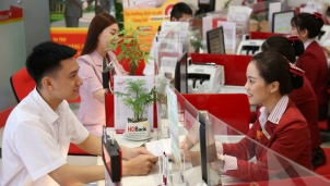 Cuộc đua chuyển đổi số giữa các ngân hàng  Cuộc đua chuyển đổi số giữa các ngân hàng