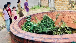 Đoàn làm phim hài tết Chuyện làng Bồm đã xâm phạm di tích tại Đường Lâm Đoàn làm phim hài tết Chuyện làng Bồm đã xâm phạm di tích tại Đường Lâm