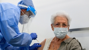 Dùng thuật toán phân định công bằng nhóm được tiêm chủng COVID-19