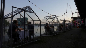 Hà Lan thiết kế phòng ăn trong suốt ngăn virus SARS-CoV-2 Hà Lan thiết kế phòng ăn trong suốt ngăn virus SARS-CoV-2