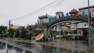 Hai văn bản " bất nhất cùng một vấn đề" liên quan đến Tân Huê Viên