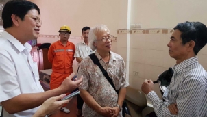 Hóa đơn tiền điện tăng sốc: EVN nói Khó tránh sai sót do... nắng nóng? Hóa đơn tiền điện tăng sốc: EVN nói Khó tránh sai sót do... nắng nóng?