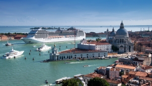 Italy cấm tàu du lịch lớn vào trung tâm Venice để bảo vệ di sản Italy cấm tàu du lịch lớn vào trung tâm Venice để bảo vệ di sản