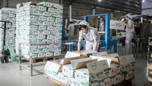 Mộc Châu Milk nâng chi trả cổ tức năm 2021 lên 25%, cân nhắc tăng giá bán sản phẩm có đường. Mộc Châu Milk nâng chi trả cổ tức năm 2021 lên 25%, cân nhắc tăng giá bán sản phẩm có đường.