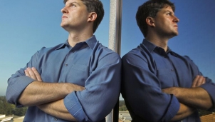 Nhà bán khống trong "The Big Short" đặt cổ phiếu Tesla vào tầm ngắm Nhà bán khống trong "The Big Short" đặt cổ phiếu Tesla vào tầm ngắm