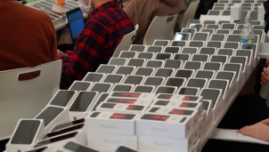 Nhật phát miễn phí 2.000 iPhone cho khách kẹt trên du thuyền Diamond Princess