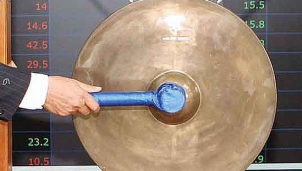 Nhiều nhà băng lỡ kế hoạch "đánh cồng" Nhiều nhà băng lỡ kế hoạch "đánh cồng"